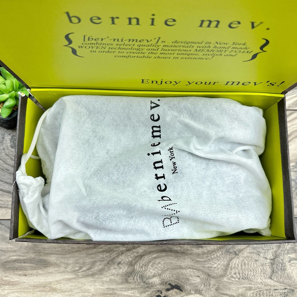 ❌SOLD❌NIB Bernie Mev 39 8 Red Multi Open Toe Woven Stretchy Mary Jane Flats - Picture 10 of 11